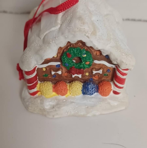VINTAGE PAPEL SANTA PAWS IN‎ CHRISTMAS DOGHOUSE RESIN CHRISTMAS ORNAMENT CUTE - Picture 3 of 5